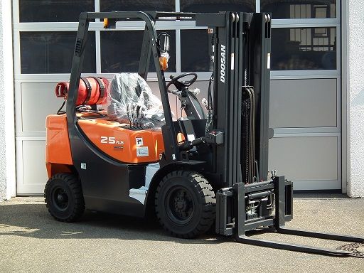 Doosan-G25GP Plus-Treibgasstapler-www.kloz-stapler.de Doosan-G25GP Plus-Treibgasstapler-www.kloz-stapler.de