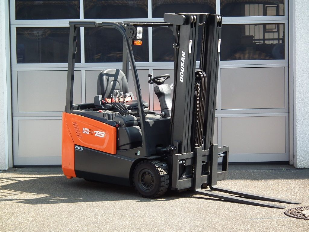Doosan-B15T-7-Elektro 3 Rad-Stapler-www.kloz-stapler.de Doosan-B15T-7-Elektro 3 Rad-Stapler-www.kloz-stapler.de