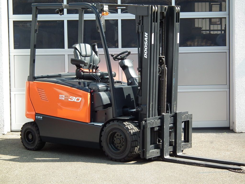 Doosan-B30X-7-Elektro 4 Rad-Stapler-www.kloz-stapler.de Doosan-B30X-7-Elektro 4 Rad-Stapler-www.kloz-stapler.de