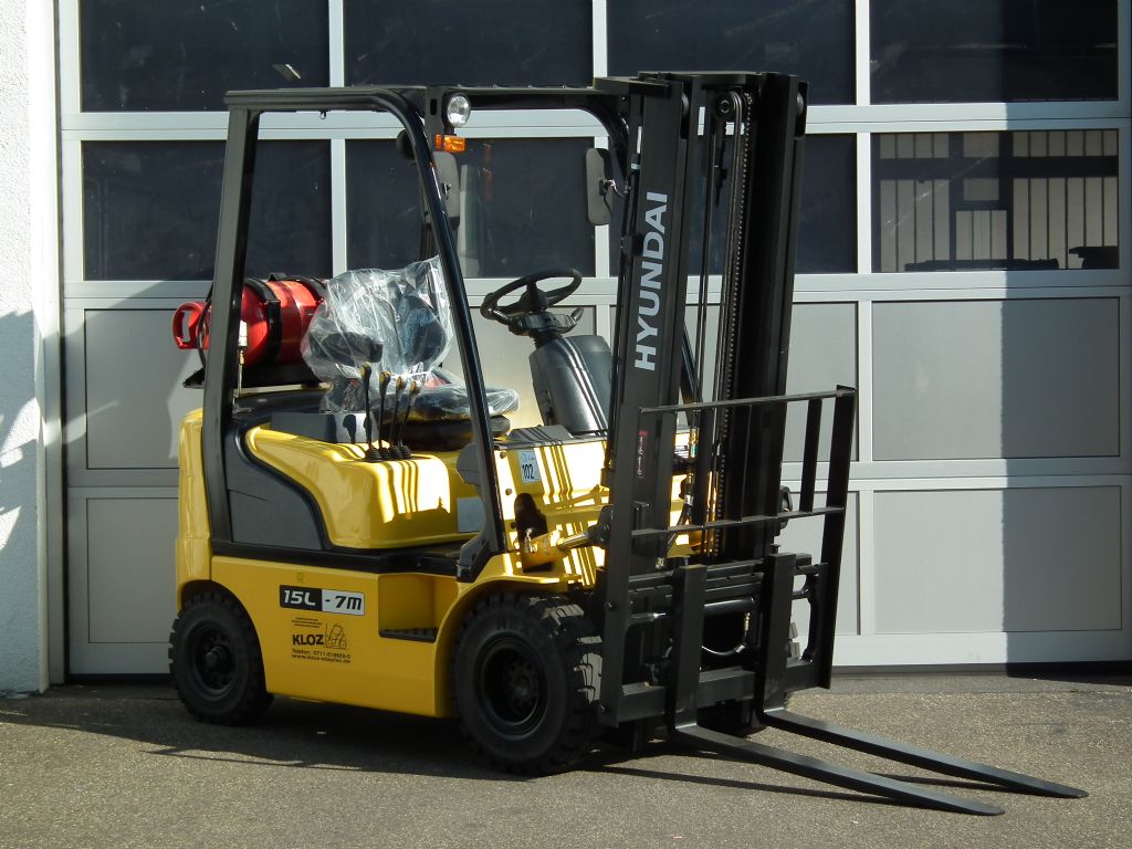 Hyundai-15L-7M-Treibgasstapler-www.kloz-stapler.de Hyundai-15L-7M-Treibgasstapler-www.kloz-stapler.de