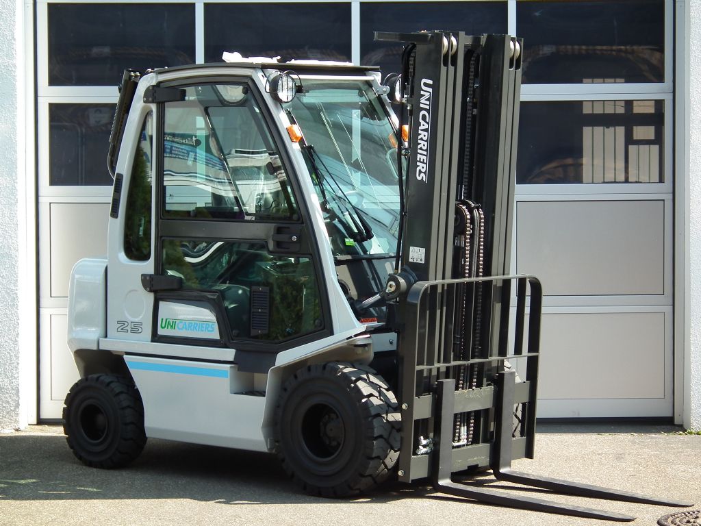 UniCarriers-Y1D2A25Q (DX-25)-Dieselstapler-www.kloz-stapler.de UniCarriers-Y1D2A25Q (DX-25)-Dieselstapler-www.kloz-stapler.de