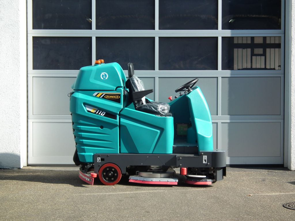Eureka-E110-Kehrsaugmaschine-www.kloz-stapler.de Eureka-E110-Kehrsaugmaschine-www.kloz-stapler.de