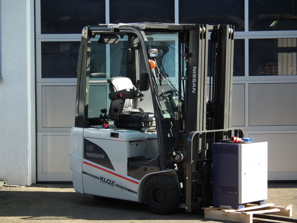 Nissan-1N1L15Q (TX3-15)-Elektro 3 Rad-Stapler-www.kloz-stapler.de Nissan-1N1L15Q (TX3-15)-Elektro 3 Rad-Stapler-www.kloz-stapler.de