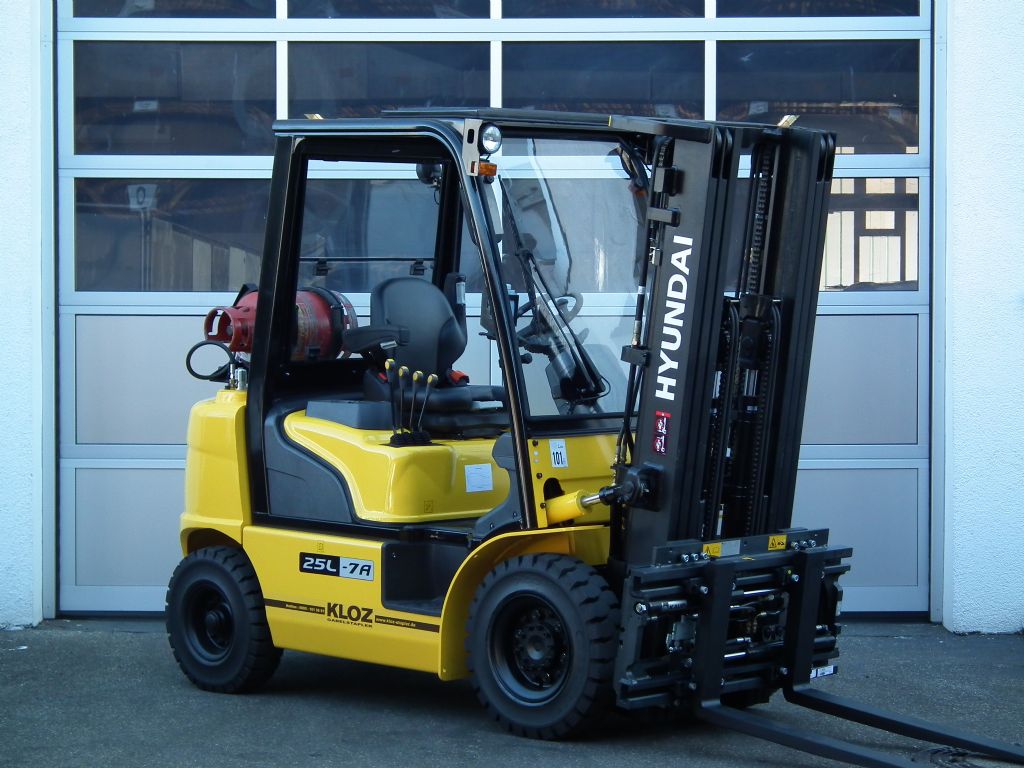 Hyundai-25L-7A-Treibgasstapler-www.kloz-stapler.de Hyundai-25L-7A-Treibgasstapler-www.kloz-stapler.de