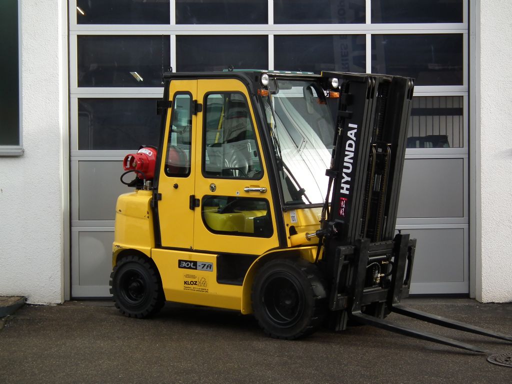 Hyundai-30L-7A-Treibgasstapler-www.kloz-stapler.de Hyundai-30L-7A-Treibgasstapler-www.kloz-stapler.de