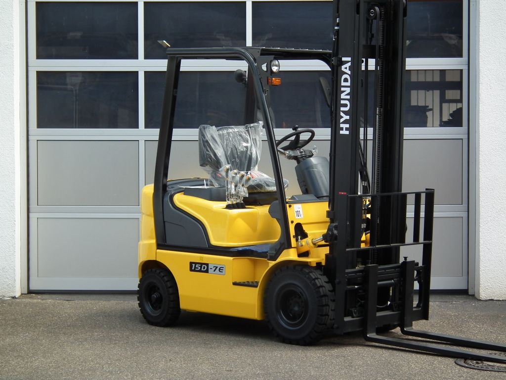 Hyundai-15D-7E-Dieselstapler-www.kloz-stapler.de Hyundai-15D-7E-Dieselstapler-www.kloz-stapler.de