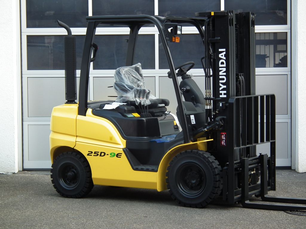 Hyundai-25D-9E-Dieselstapler-www.kloz-stapler.de Hyundai-25D-9E-Dieselstapler-www.kloz-stapler.de