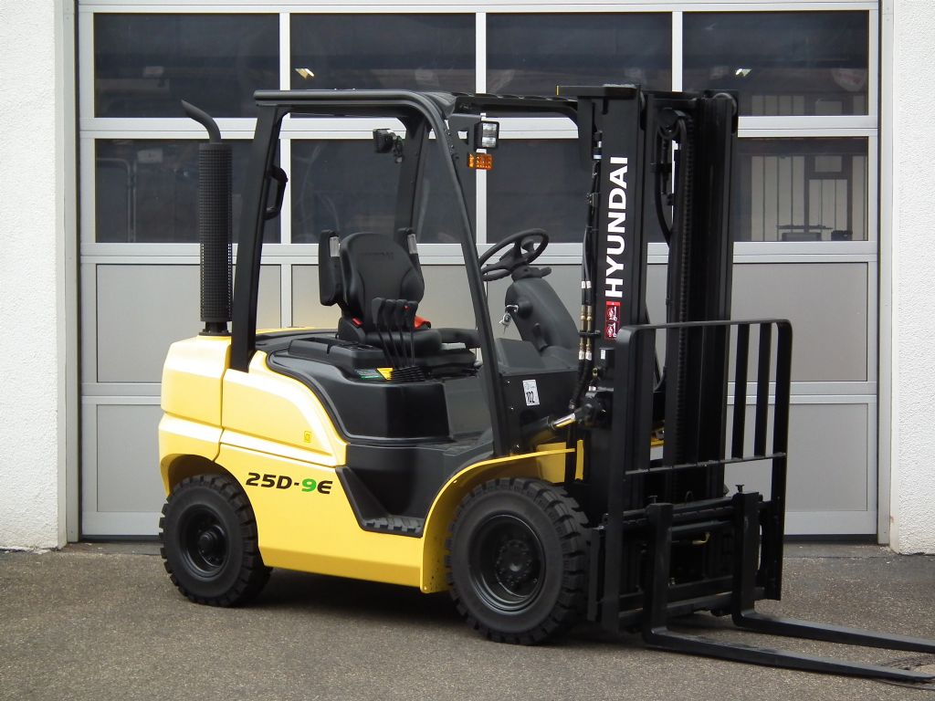Hyundai-25D-9E-Dieselstapler-www.kloz-stapler.de Hyundai-25D-9E-Dieselstapler-www.kloz-stapler.de