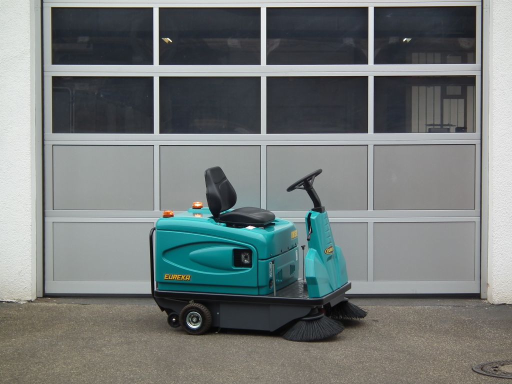 Eureka-Rider1201-Kehrsaugmaschine-www.kloz-stapler.de Eureka-Rider1201-Kehrsaugmaschine-www.kloz-stapler.de