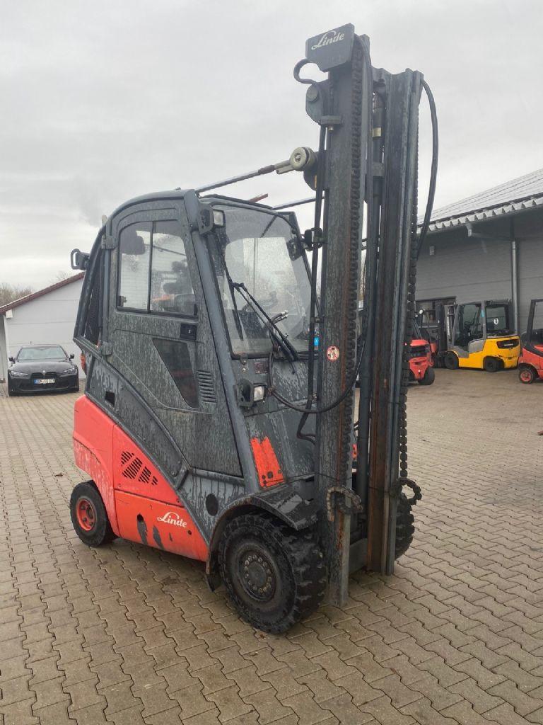 Linde H 25 T/393-01 Treibgasstapler www.kompass-stapler.de