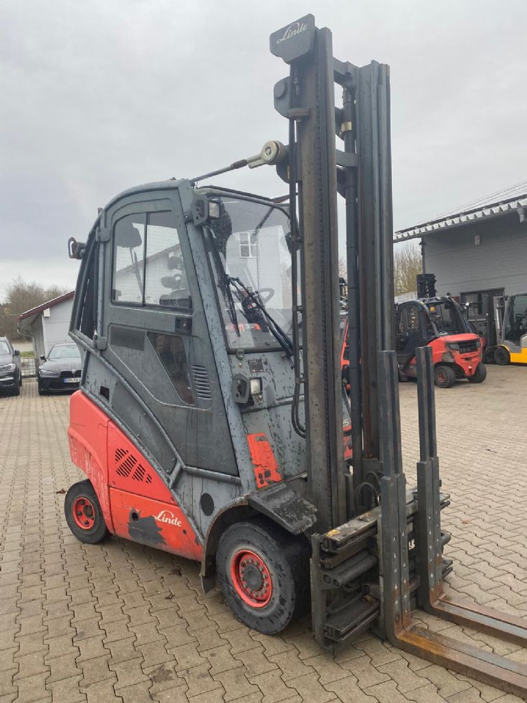 Linde H 25 T/393-01 Treibgasstapler www.kompass-stapler.de