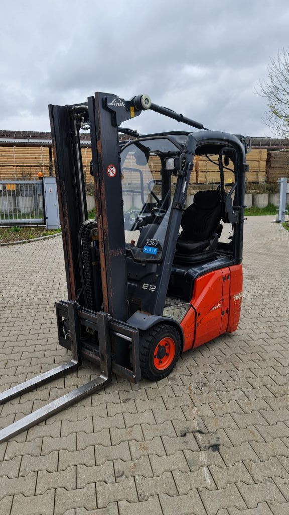 Linde E 12/386 Elettrico 3 ruote www.kompass-stapler.de