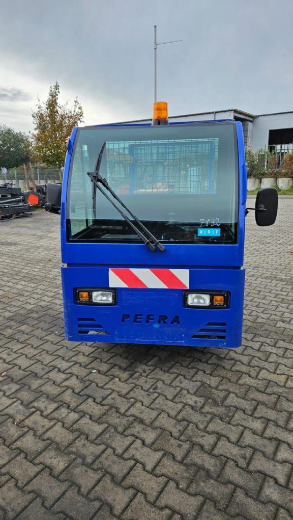 Pefra 615 Electric platform trucks www.kompass-stapler.de