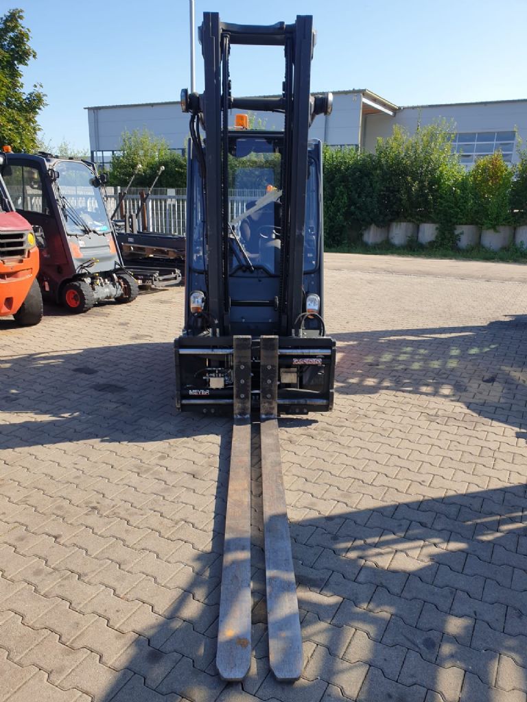 Linde E 30 L-01 Electric 4-wheel forklift www.kompass-stapler.de