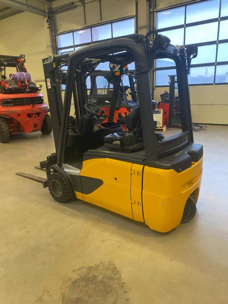 Linde E 18 L-02 Elektro 3 Rad-Stapler www.kompass-stapler.de