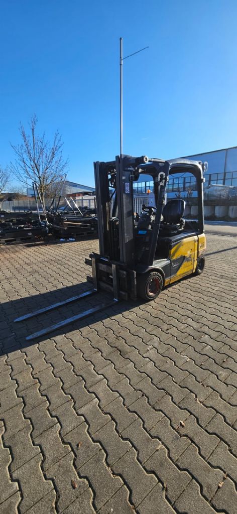 Linde E 16 P-02 Electric 4-wheel forklift www.kompass-stapler.de