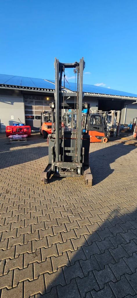 Linde R 10 B/1120 Reach Truck www.kompass-stapler.de