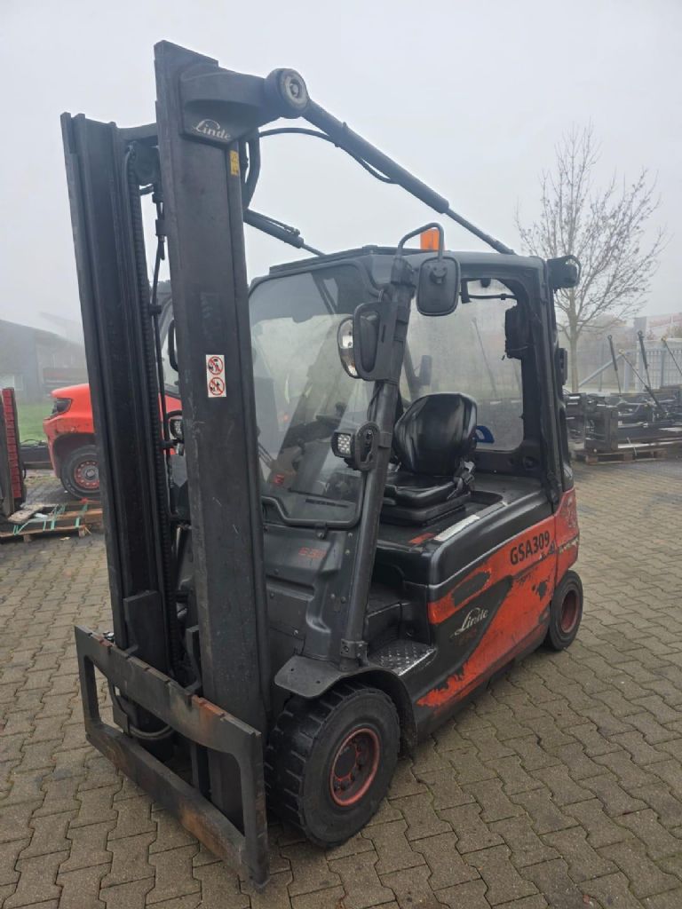 Linde E 30 L-01 Electric 4-wheel forklift www.kompass-stapler.de