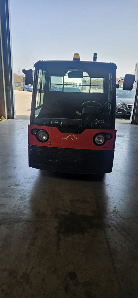 Linde P 250 Tow Tractor www.kompass-stapler.de
