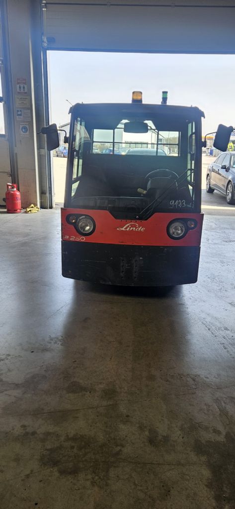 Linde P 250 Tow Tractor www.kompass-stapler.de