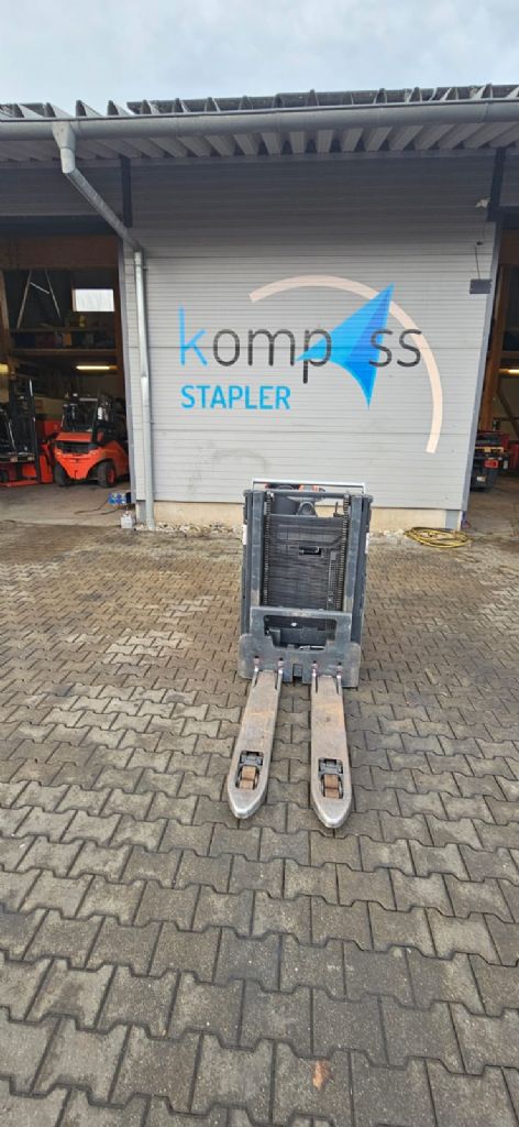 Linde D 12 SP High Lift stacker www.kompass-stapler.de