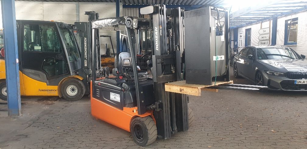 Doosan-B20T-5 Pro-Elektro 3 Rad-Stapler-www.koop-gabelstapler.de