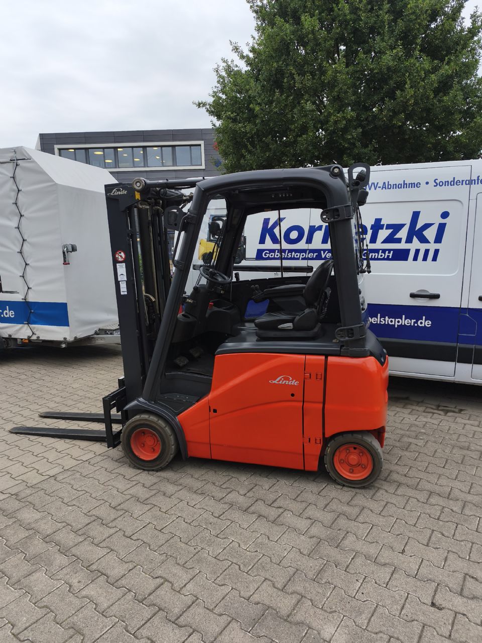 Linde E20PH-386-01 Elektro 4 Rad-Stapler www.kornetzki-gabelstapler.de