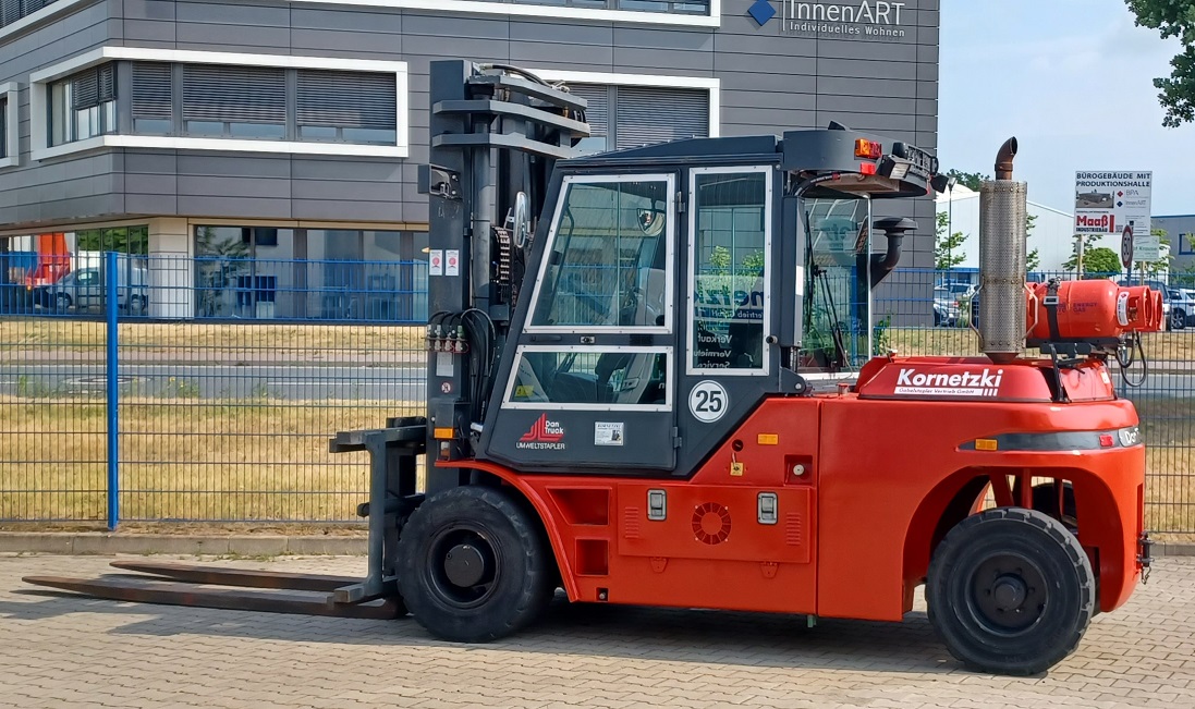 DanTruck 9880DG Treibgasstapler  www.kornetzki-gabelstapler.de