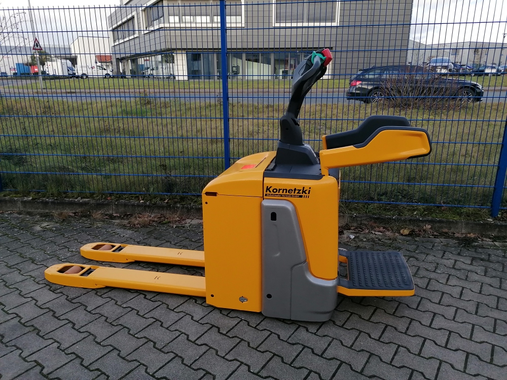 Jungheinrich ERE120 Niederhubwagen www.kornetzki-gabelstapler.de