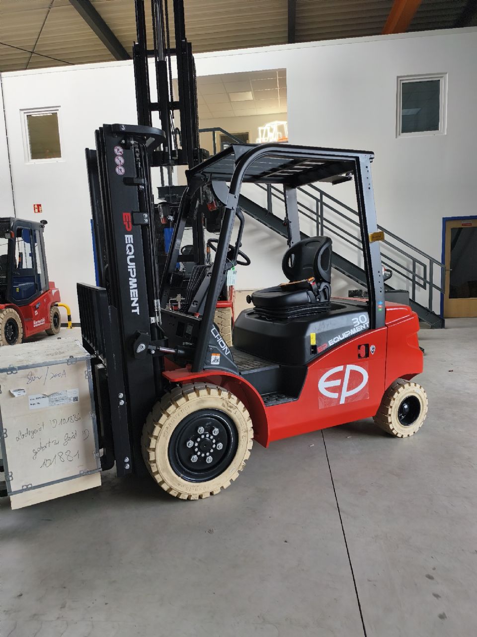 EP EFL303P Elektro 4 Rad-Stapler www.kornetzki-gabelstapler.de