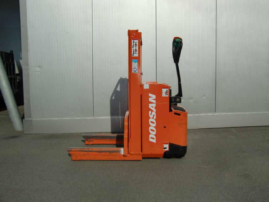 Doosan-LEDS 12,5 S-Deichselstapler-www.krause-salem.de Doosan-LEDS 12,5 S-Deichselstapler-www.krause-salem.de
