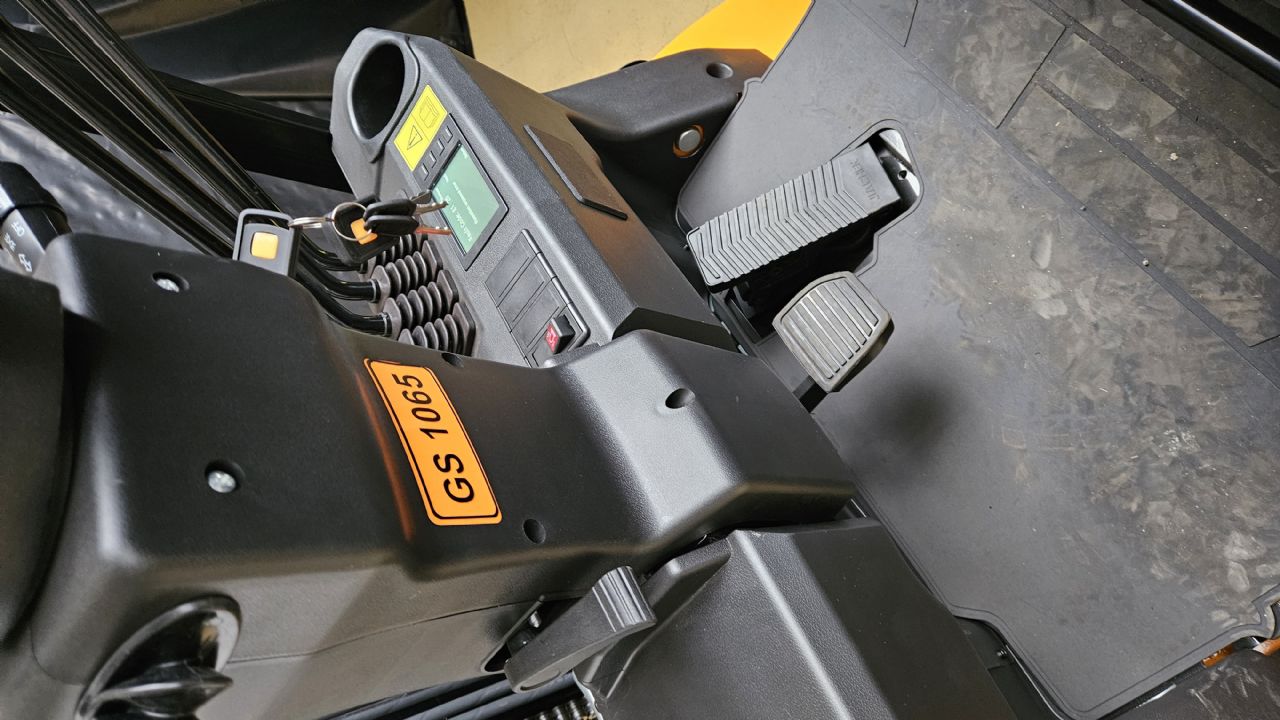 Hangcha-CPD 18-XEY2-SI-Elektro 4 Rad-Stapler-www.krause-salem.de