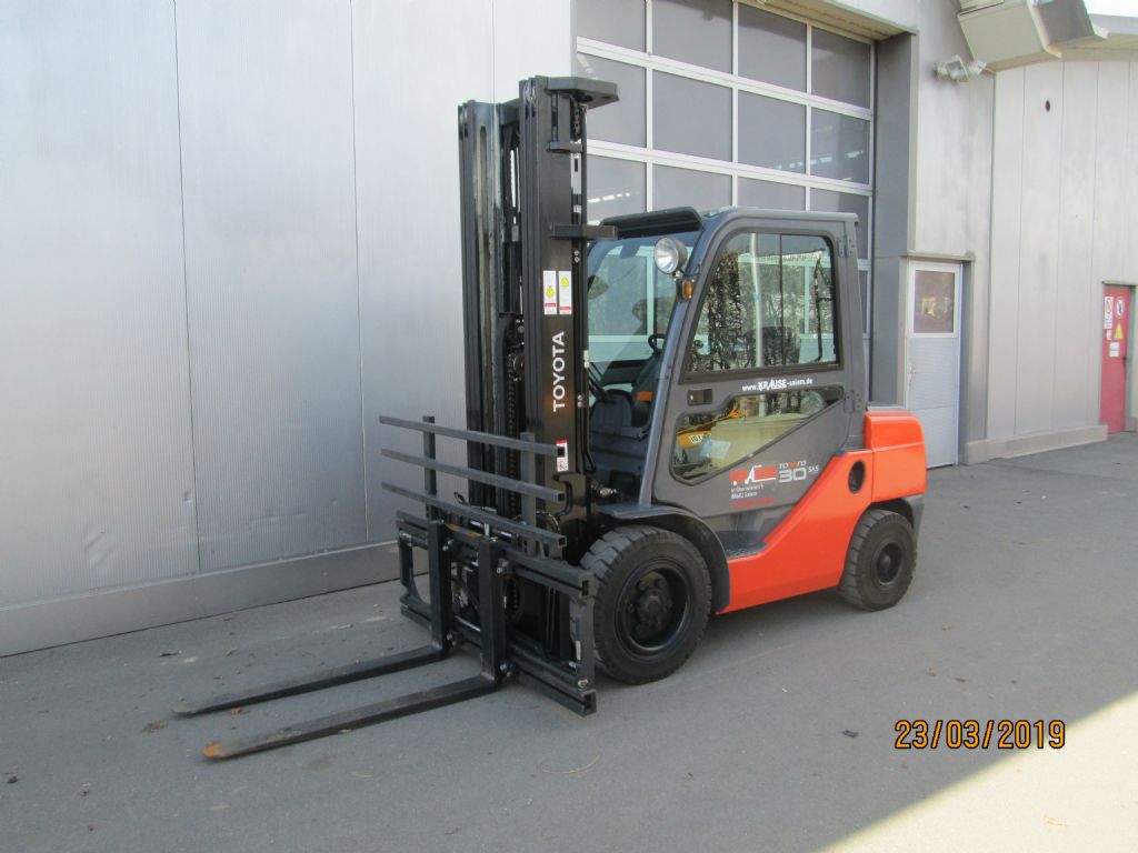 Toyota-02-8 FDF 30-Dieselstapler-www.krause-salem.de Toyota-02-8 FDF 30-Dieselstapler-www.krause-salem.de