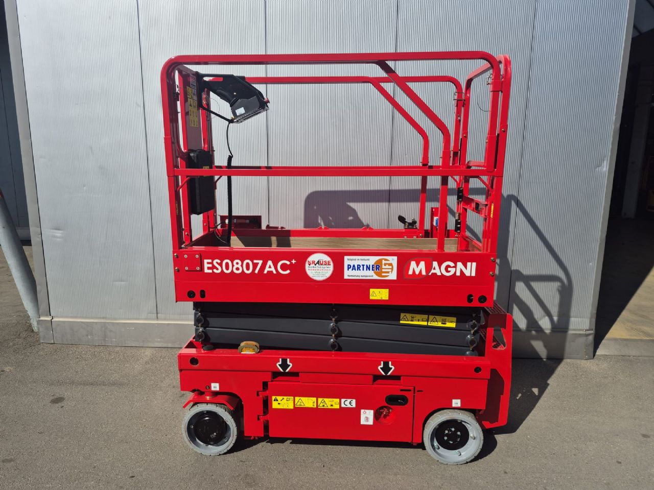 Magni-ES0807AC+-Scherenarbeitsb�hne-www.krause-salem.de