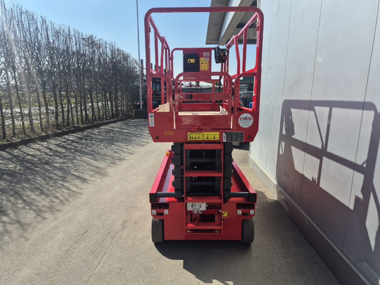 Magni-ES1208AC+-Scherenarbeitsb�hne-www.krause-salem.de