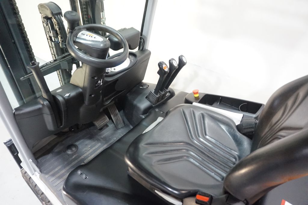 Still-RX50-15 Triplex 3. Ventil-Elektro 3 Rad-Stapler-www.kriegel-gmbh.de Still-RX50-15 Triplex 3. Ventil-Elektro 3 Rad-Stapler-www.kriegel-gmbh.de