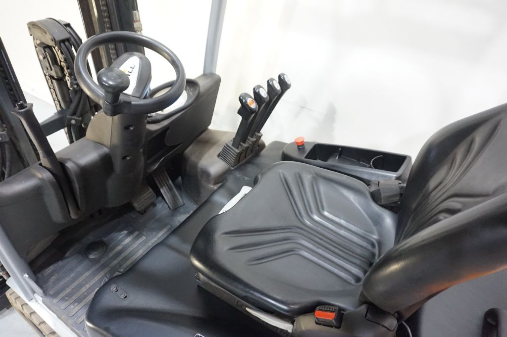 Still-RX50-15 Triplex 3.+4. Ventil ZVG-Elektro 3 Rad-Stapler-www.kriegel-gmbh.de Still-RX50-15 Triplex 3.+4. Ventil ZVG-Elektro 3 Rad-Stapler-www.kriegel-gmbh.de