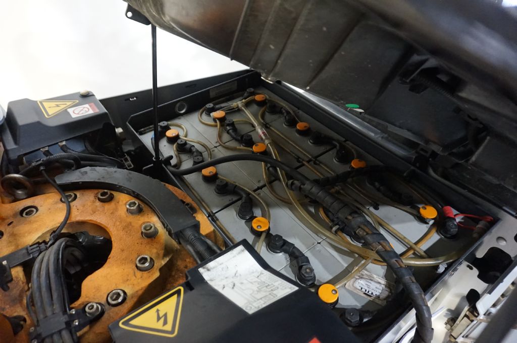 Still-RX50-15 Triplex 3.+4. Ventil ZVG-Elektro 3 Rad-Stapler-www.kriegel-gmbh.de Still-RX50-15 Triplex 3.+4. Ventil ZVG-Elektro 3 Rad-Stapler-www.kriegel-gmbh.de