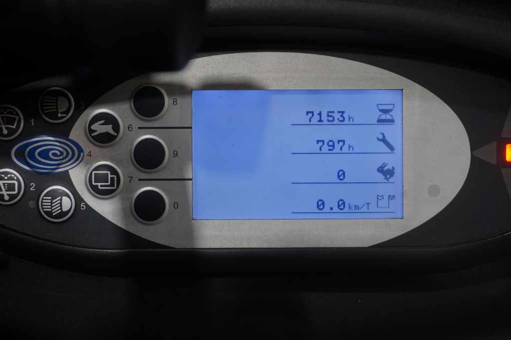 Still-LTX70 Schlepper -Schlepper-www.kriegel-gmbh.de Still-LTX70 Schlepper -Schlepper-www.kriegel-gmbh.de