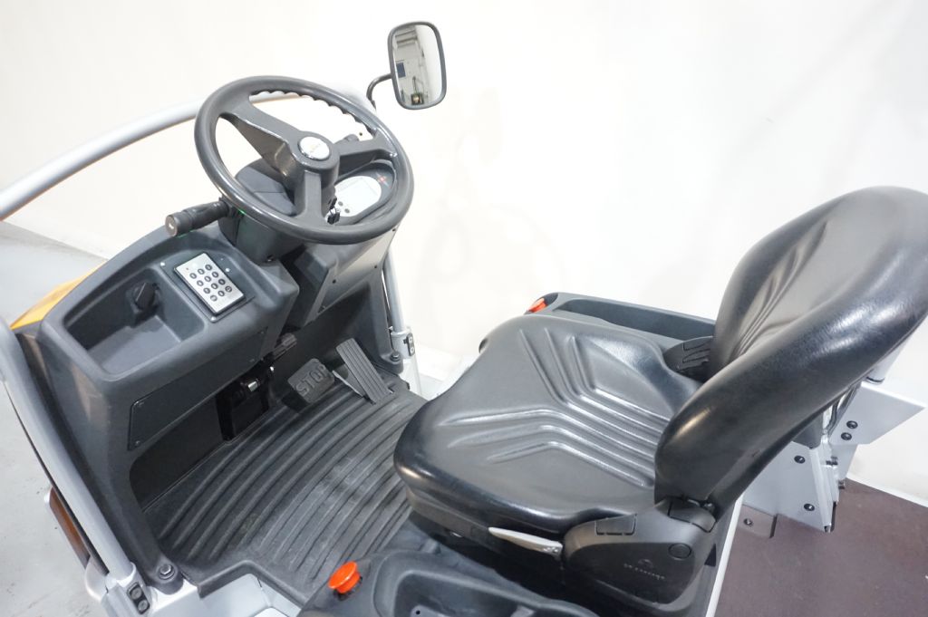 Still-LTX70 Schlepper -Schlepper-www.kriegel-gmbh.de Still-LTX70 Schlepper -Schlepper-www.kriegel-gmbh.de