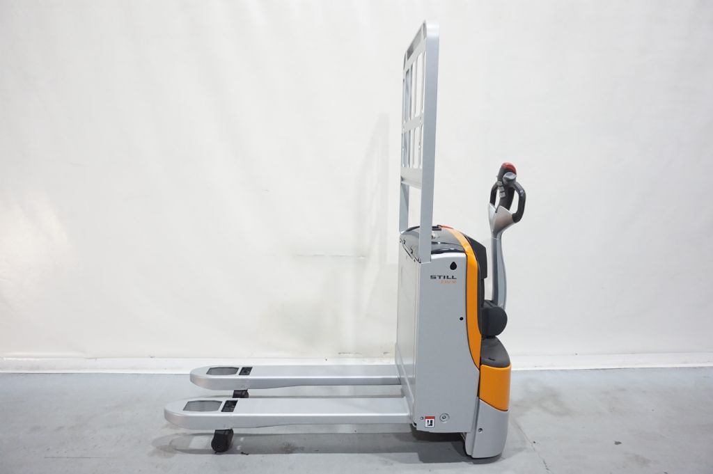 Still-EXU16 erst 669 Stunden integr.Ladeger�t-Niederhubwagen-www.kriegel-gmbh.de