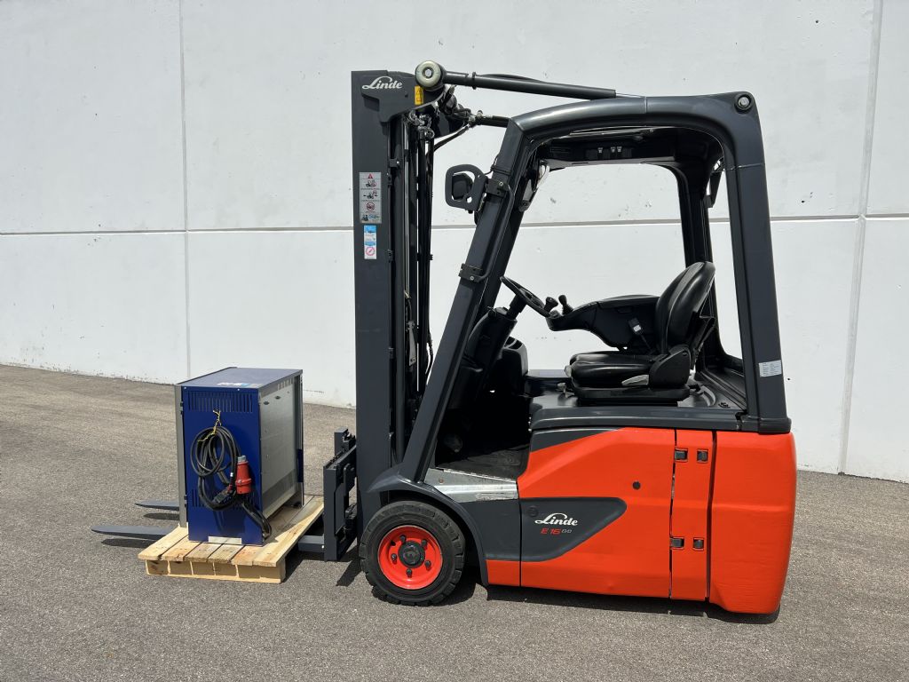 Linde-E16C-02-Elektro 3 Rad-Stapler-www.kugler.net
