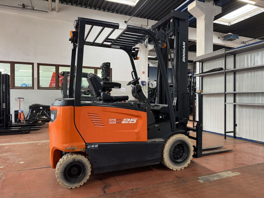 Doosan-B25X-7-Elektro 4 Rad-Stapler-www.kugler.net
