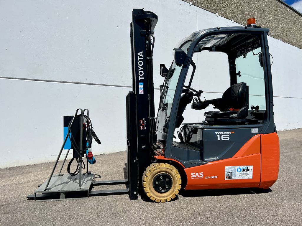 Toyota-8FBEK16T-Elektro 3 Rad-Stapler-www.kugler.net