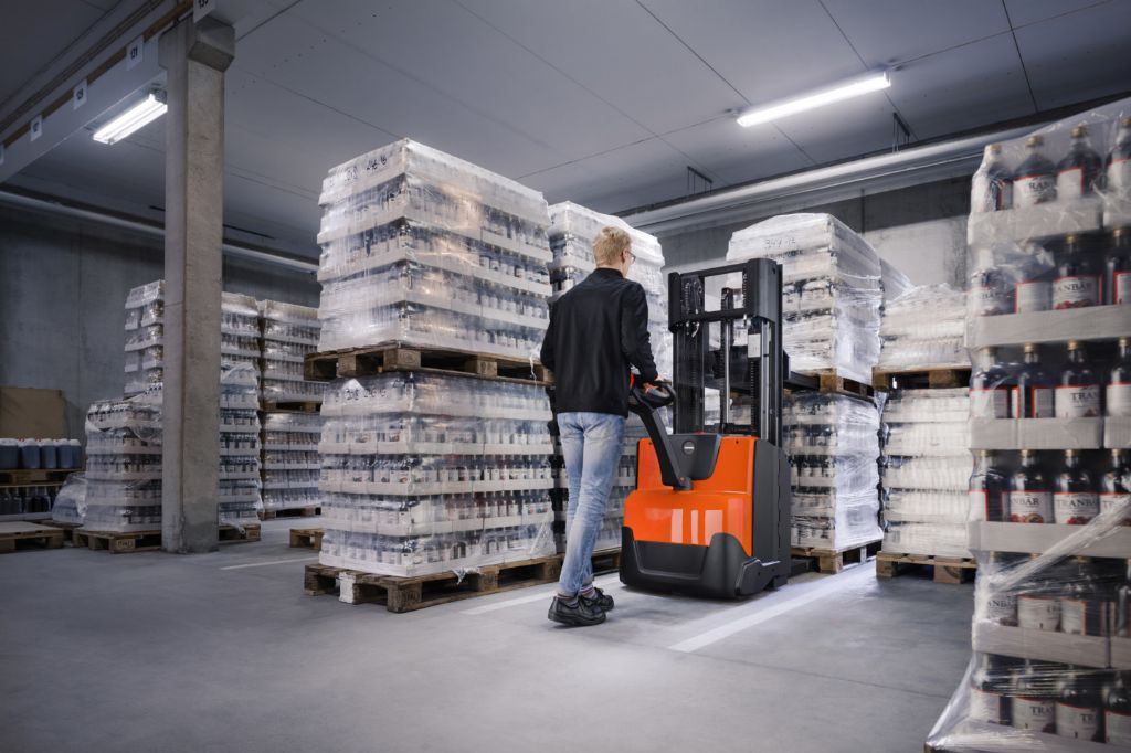 BT-SWE100-Hochhubwagen-www.kugler.net