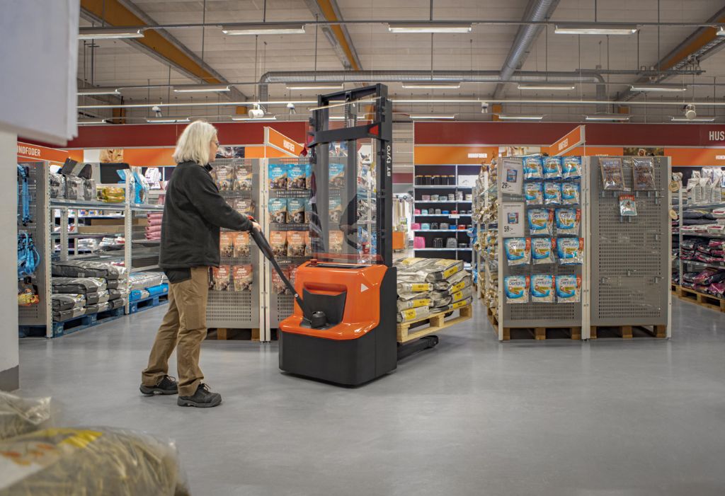 BT-SHE100-Hochhubwagen-www.kugler.net