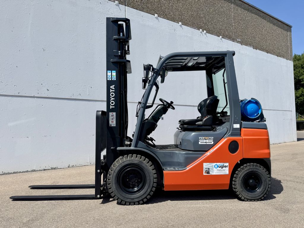 Toyota-02-8FGF25-Treibgasstapler-www.kugler.net