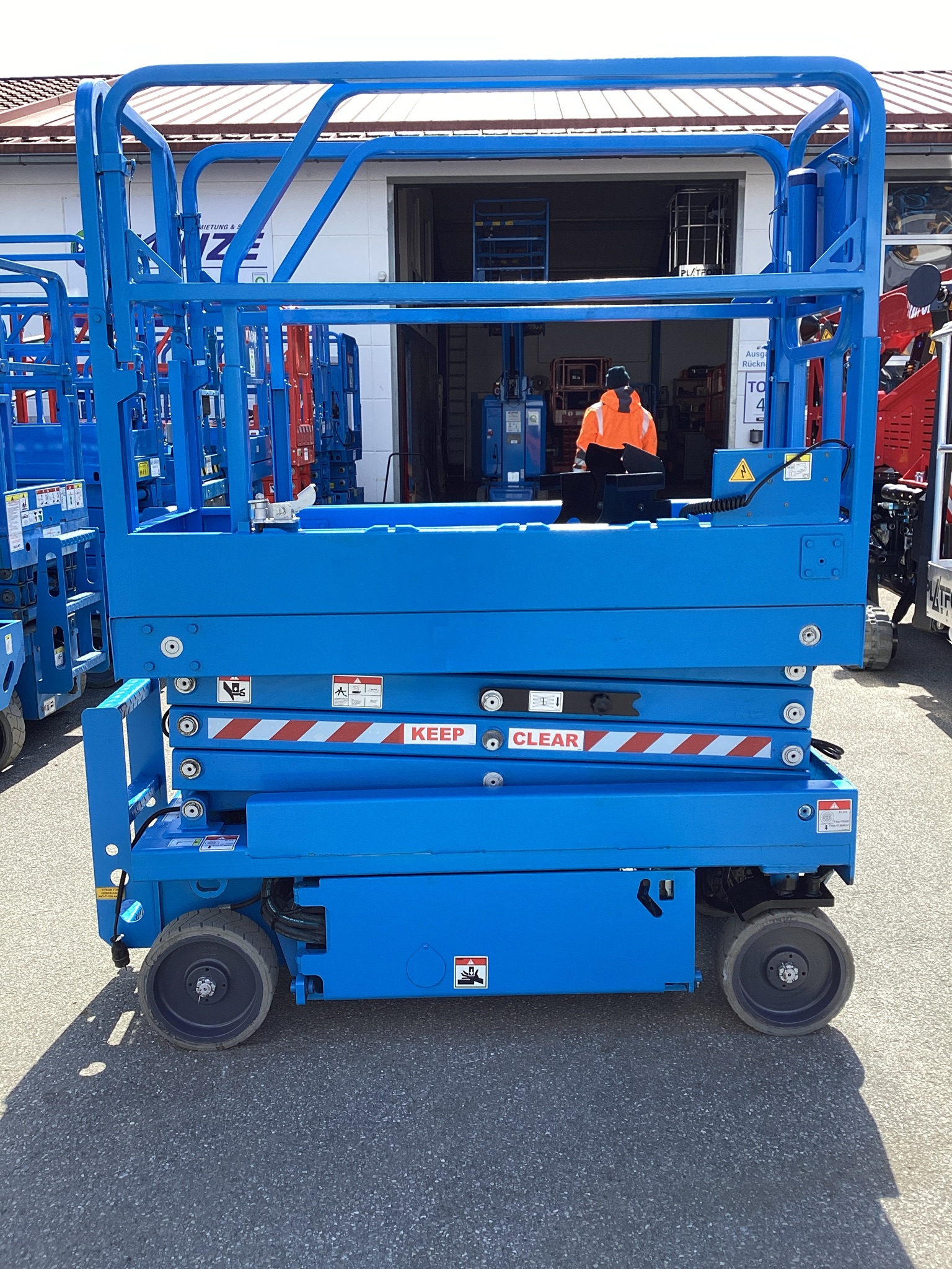 ELS Lift EL8-S Scherenarbeitsbhne www.kunze-buehnen.com