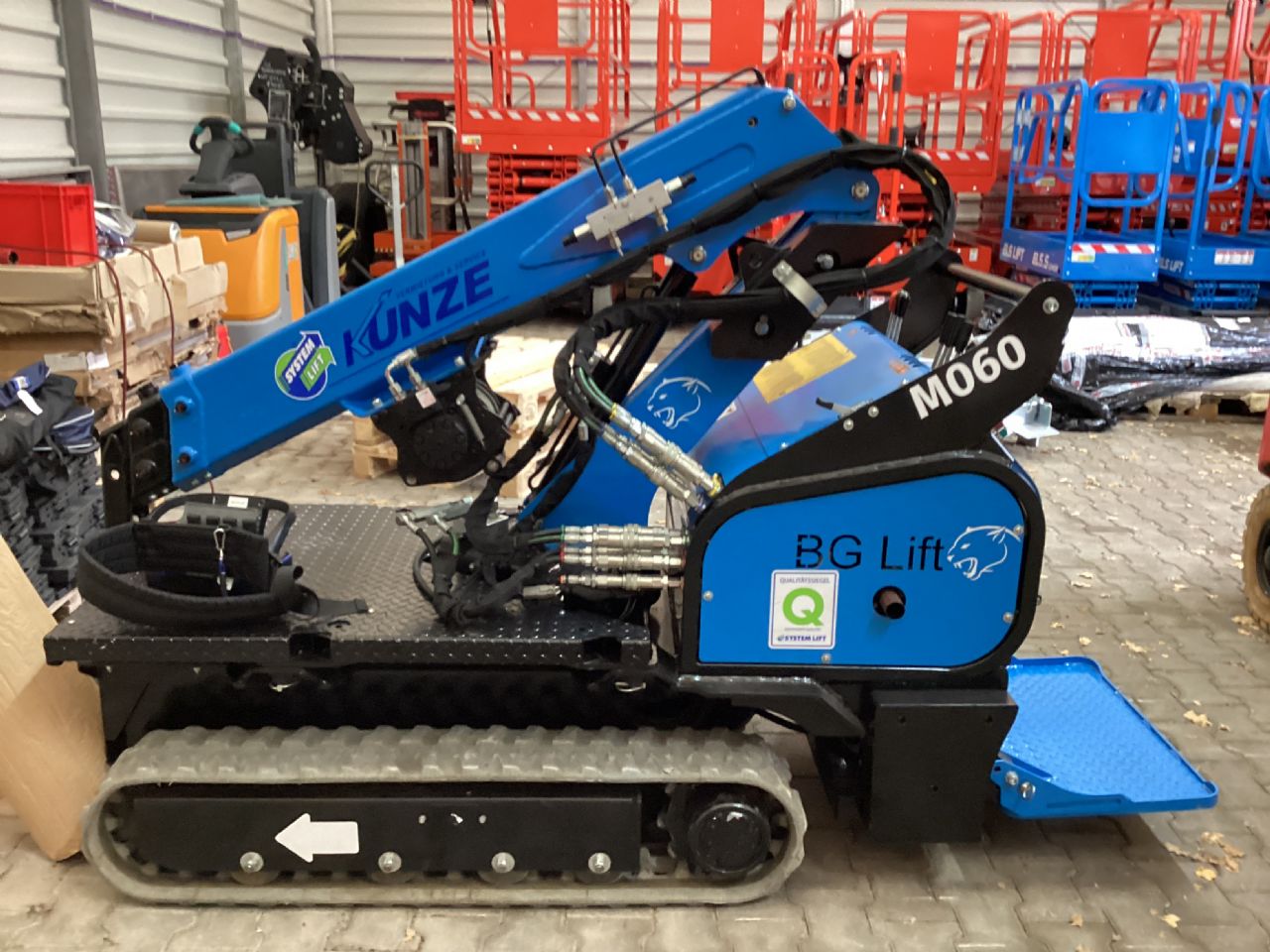 BG Lift M060 Minikran www.kunze-buehnen.com