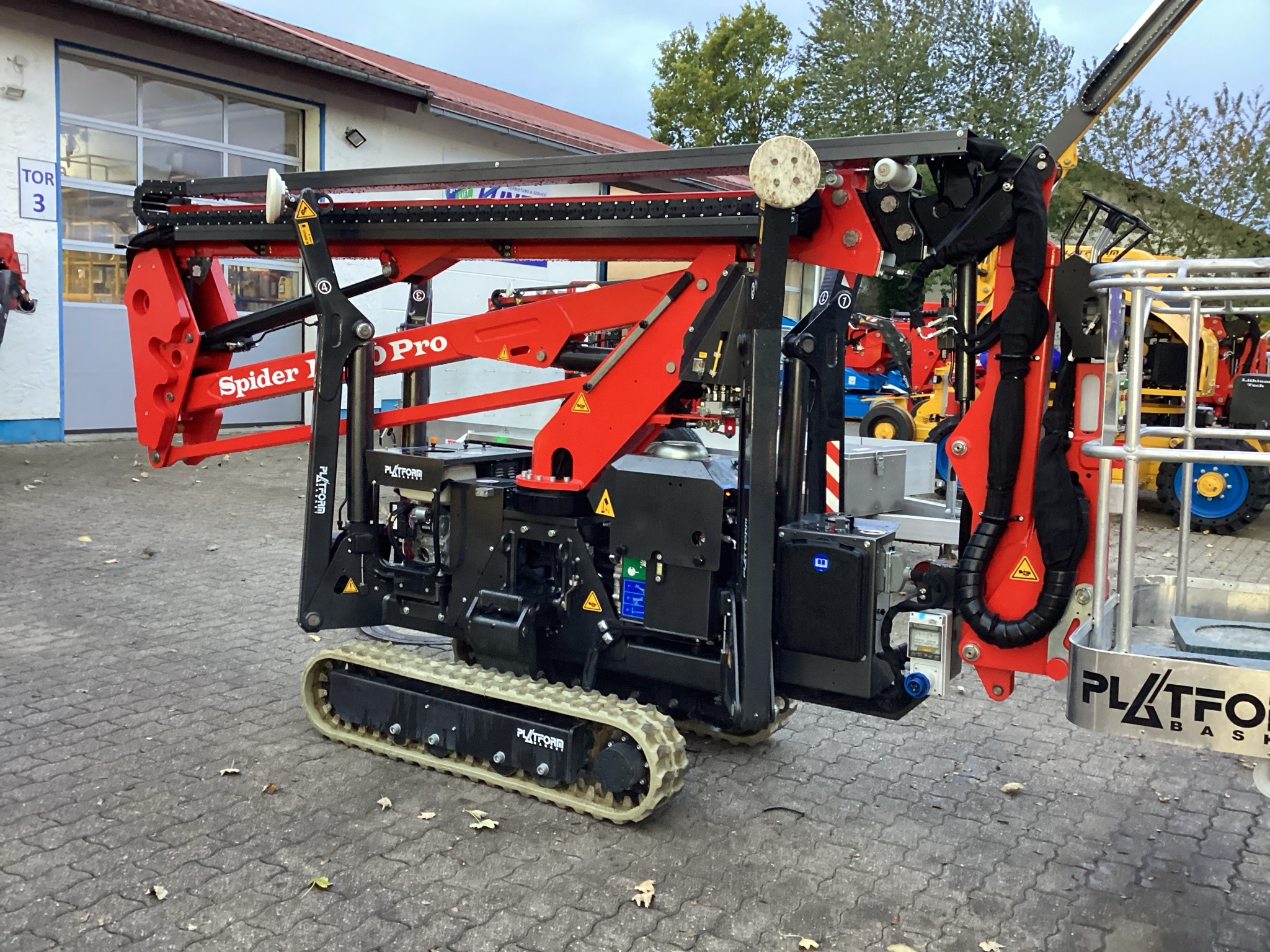 Platform Basket Spider18.90 Raupenarbeitsbhne www.kunze-buehnen.com